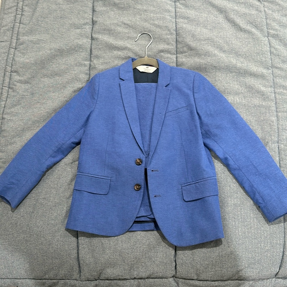 HM boys suit. Like new. Size 6x